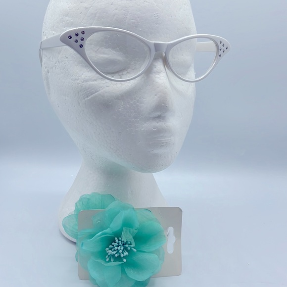Pin up accessories bundle cat eye glasses and barrettes - Picture 2 of 5